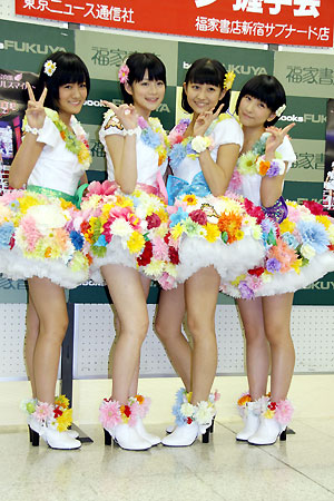 1000 fans attend S/mileage handshake event | tokyohive