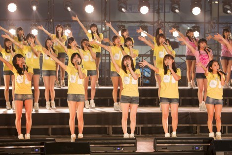 Группы AKB48 провели мероприятие в поддержку реконструкции после Большого Восточно-Японского землетрясения